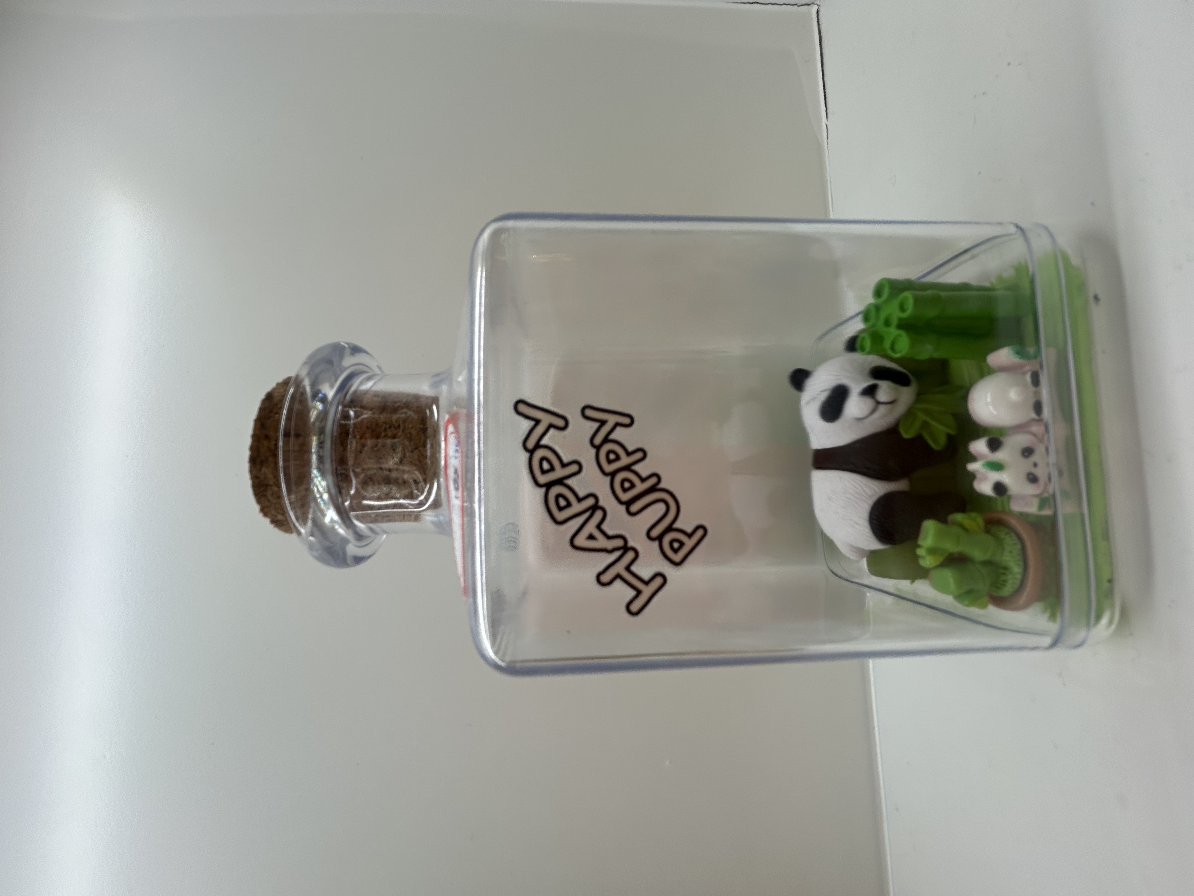这是一款熊猫主题漂流瓶微景观摆件，属于创意桌面装饰类文创产品。文创节日礼品详情图3